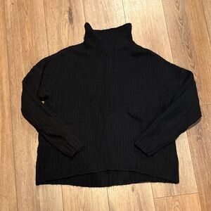 Women’s American Eagle oversized black turtleneck sweater medium